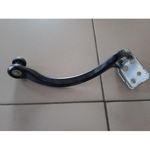 Ролик бічний правих зсувних дверей верхній Fiat Scudo 2004-2006 1493798080